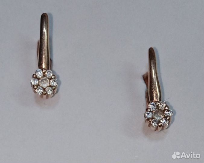 Золотые серьги 375 проба фиониты 1,9 гр. (сост. на