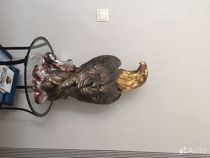 Статуэтка орла