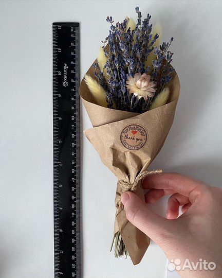 Букет из лаванды и сухоцветов