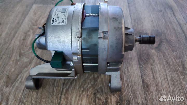 Электро двигатель WU126U35E00 от стиральной маш