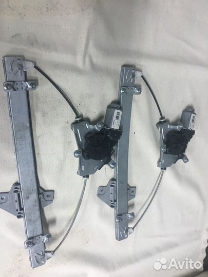 Hyundai Solaris Стеклоподьемниг задний правый