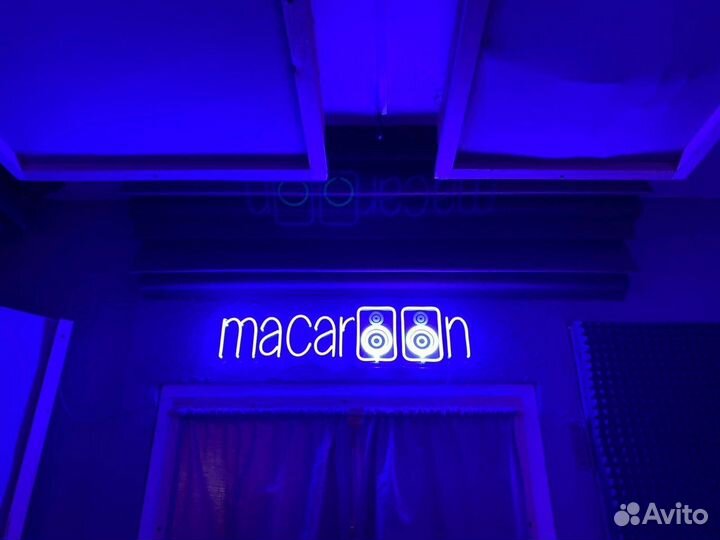 Автор песен, аранжировщик и звукорежиссер