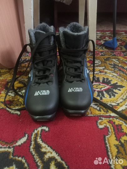 Беговые лыжи+палки+ботинки 40 размера