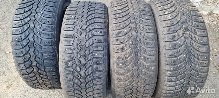 Bridgestone Blizzak Spike-01 215/55 R16