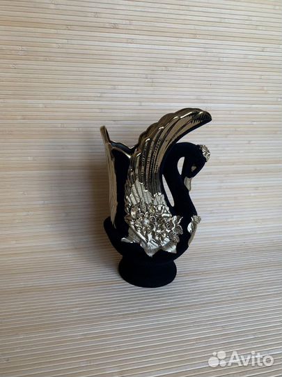 Ваза Лебедь