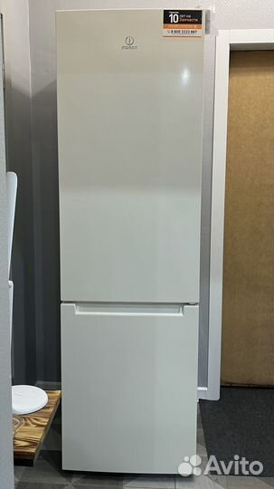 Холодильник Indesit DF 4200 E