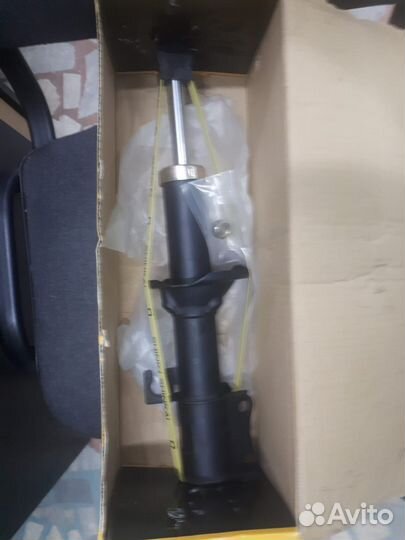 Амортизатор перед правый mazda demio 98