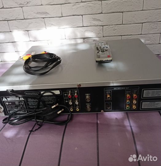 Видеомагнитофон и для кассет и для дисков