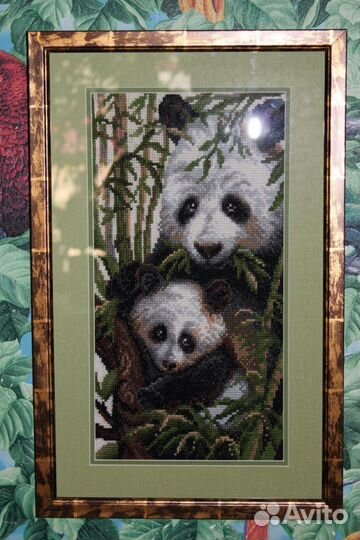 Картина вышитая шерстяными ниточками. Канва лён