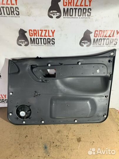 Обшивка боковой двери передняя левая Peugeot