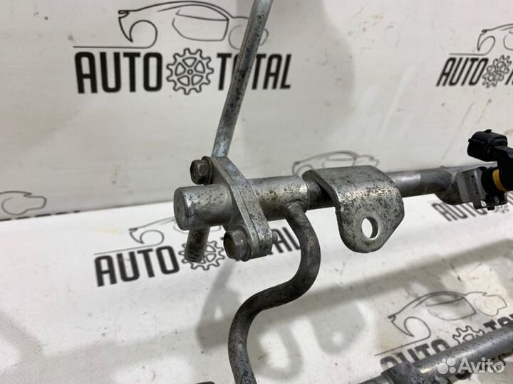 Топливная рампа с форсунками Infiniti Fx35 S50