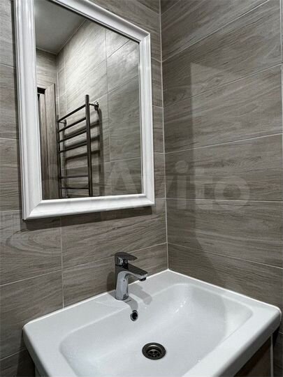 Доля в 4-к. квартире, 98,7 м², 1/5 эт.