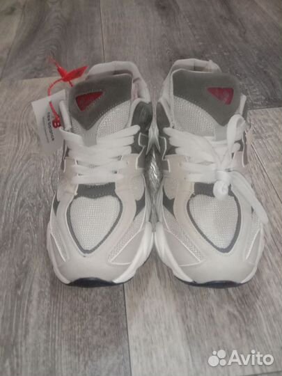 Новые кроссовки мужские 42 размер