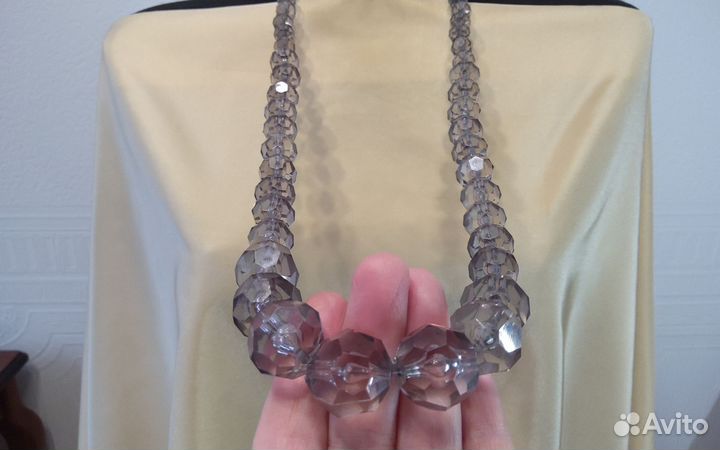 Комплект бижутерии серьги и крупные длинные бусы