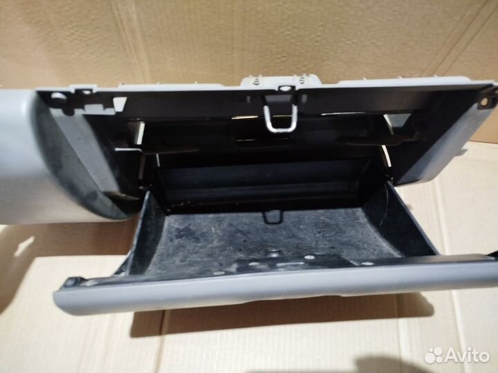 Бардачок нижний Subaru Impreza GF2