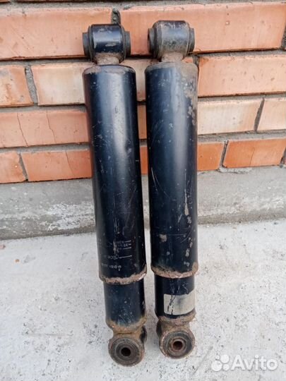 Передние амортизаторы Мерседес Актрос