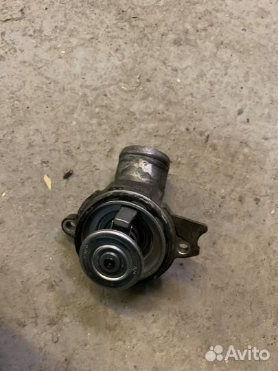 Помпа (водяной насос) с термостатом мерседес м112