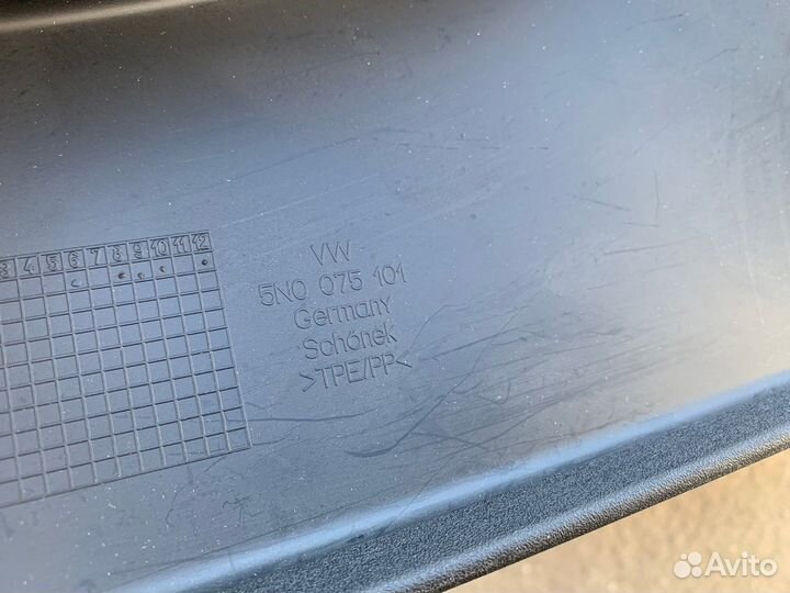 Брызговик задний левый Tiguan 1