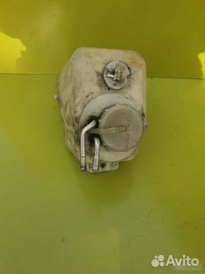 Бачок ож Mercedes E-Class W124 M102