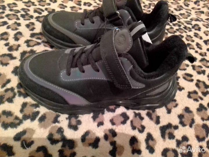 Кроссовки новые