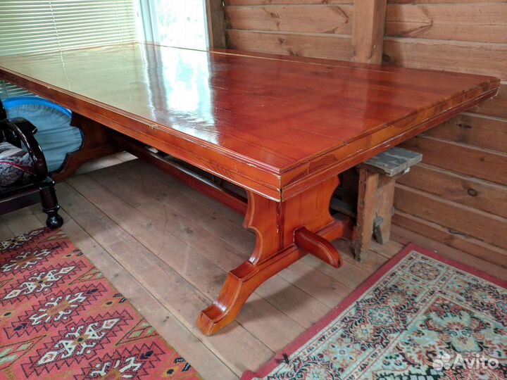 Большой обеденный стол из массива