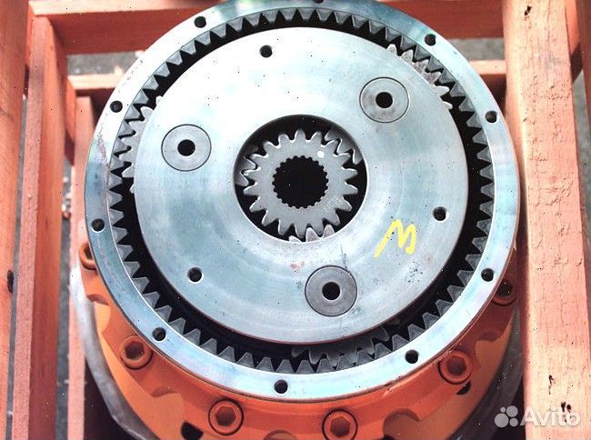 Robex 2900 LC-7 Редуктор поворота 39q6-42100
