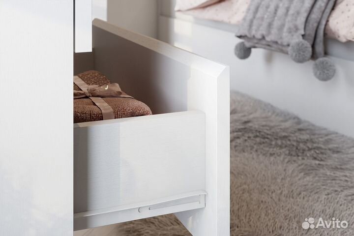 Тумба прикроватная белая