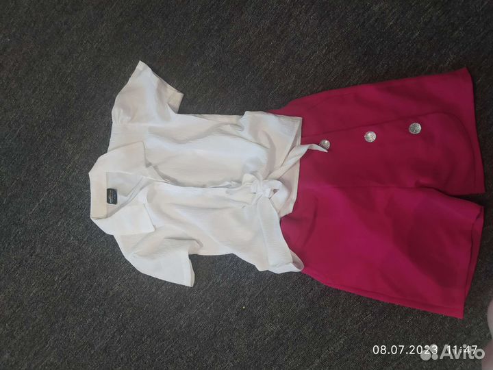 Продам костюм новый