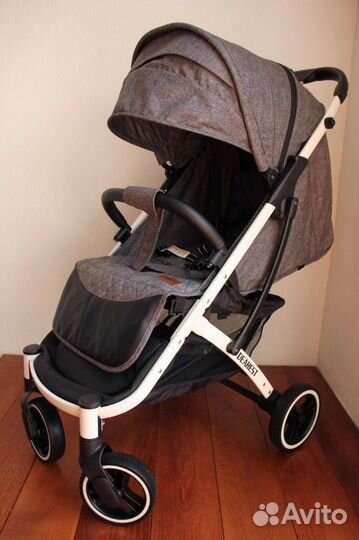 Легкая и компактная коляска Dearest