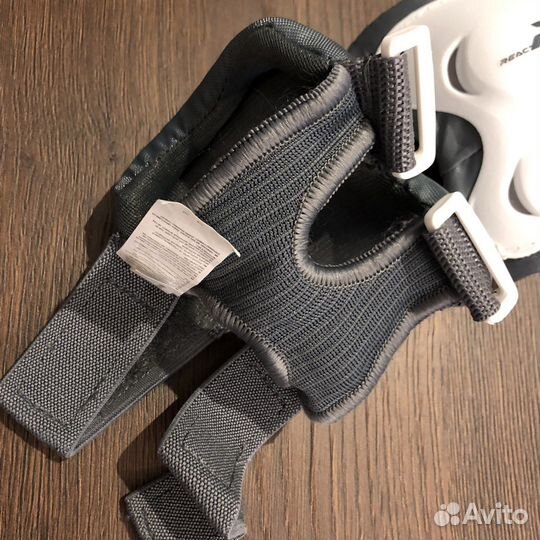 Защита доя роликов на локти Reaction M