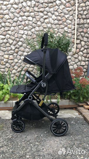 Прогулочная коляска с перекидной ручкой