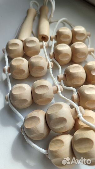 Роликовый массажер для спины деревянный