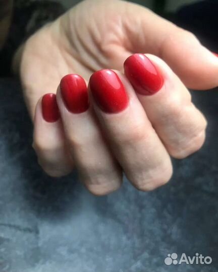 Маникюр в салоне