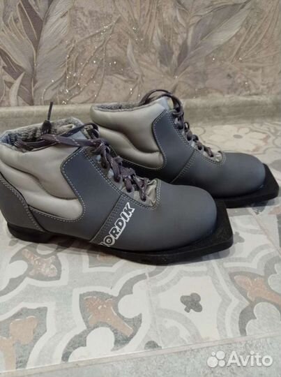 Лыжные ботинки