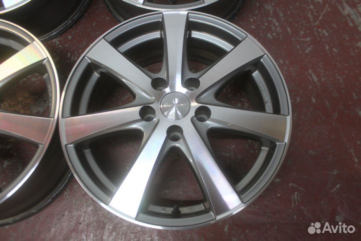 Диски R17 Enkei Rivazza 7 Spoke 5х114,3 6,5J