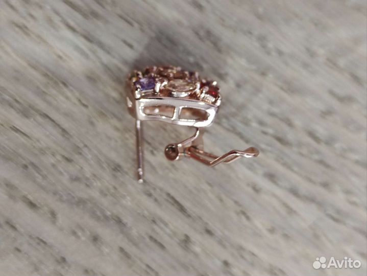 Серьги-гвоздики