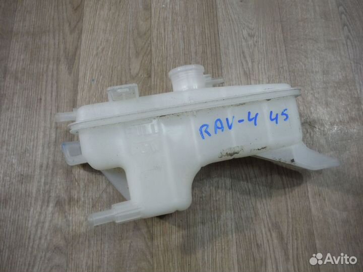 Бачок расширительный Toyota RAV4 (XA40) 2015