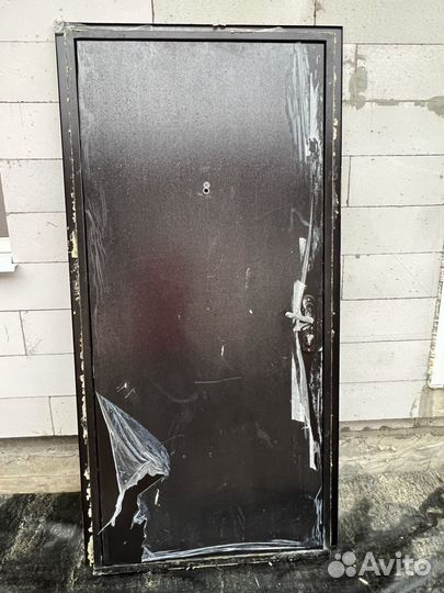 Дверь входная металлическая б/у