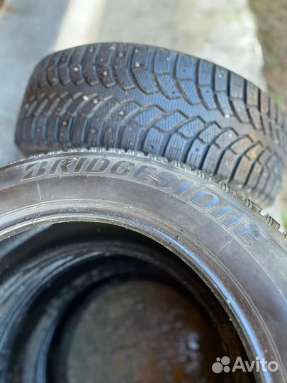 Bridgestone Blizzak Spike-01 215/60 R17