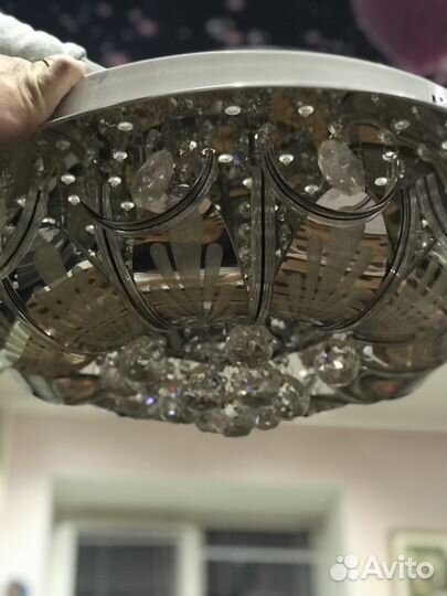 Продаю люстру