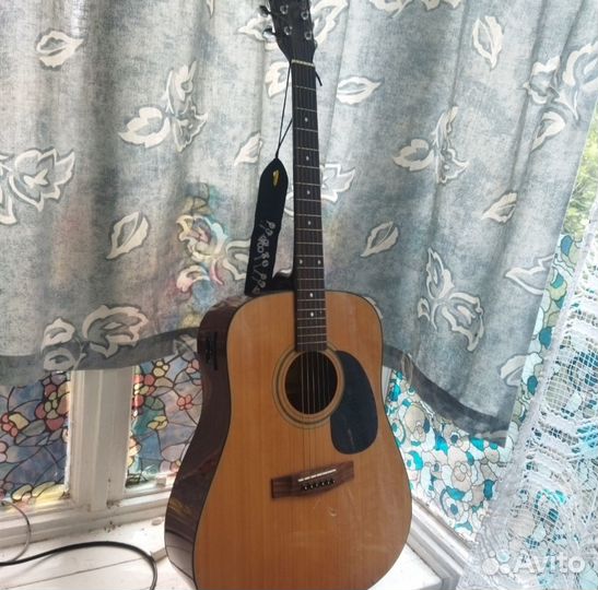 Акустическая гитара