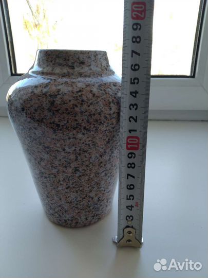 Вазы керамическая и стеклянная