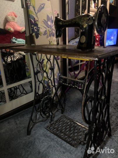 Швейная машинка zinger