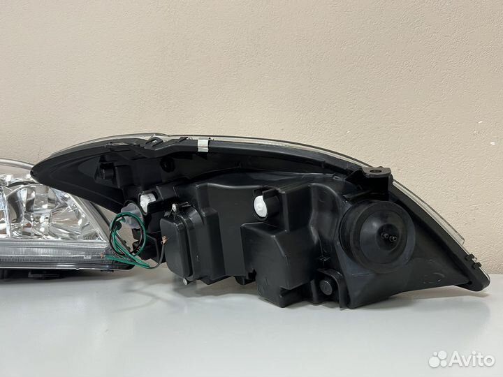 Фары Toyota Allex/Runx 02-04гг