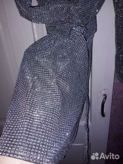 Платье серебристого цвета бесплатно