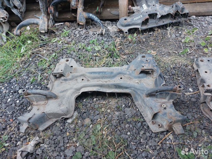 Подрамник Peugeot 207