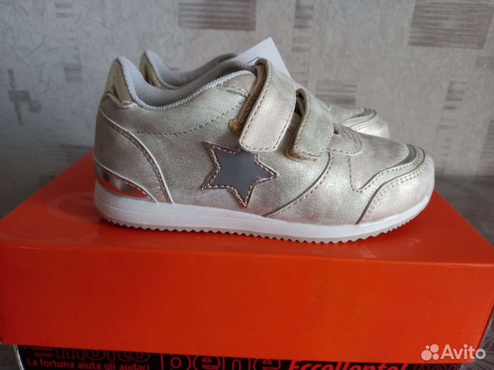 Кроссовки для девочки 29 размер новые