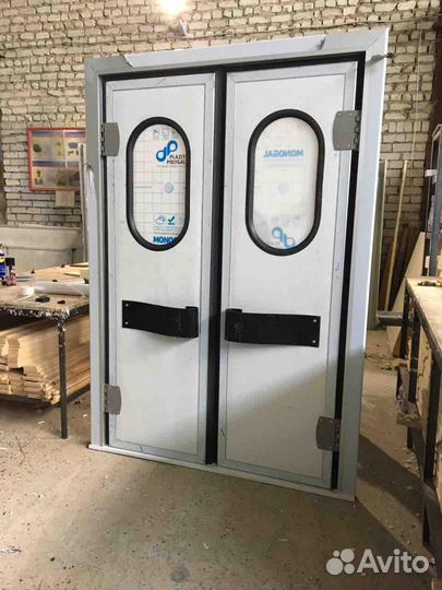 Маятниковые двери для промышленных помещений