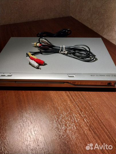 DVD плеер LG dke575xb