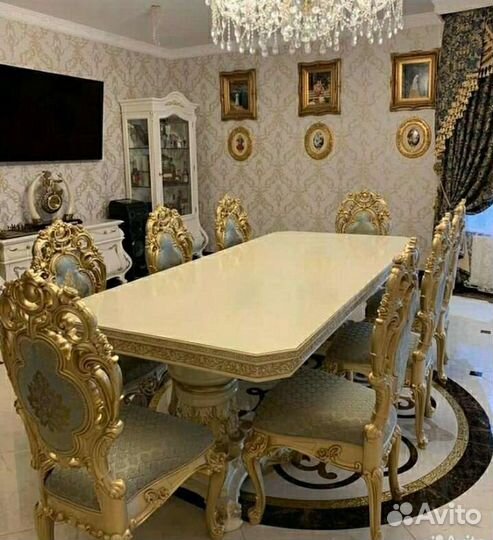 Стол и стулья